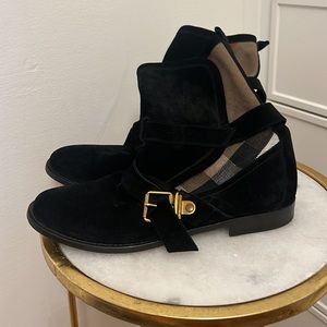 Burberry suede boots size 41